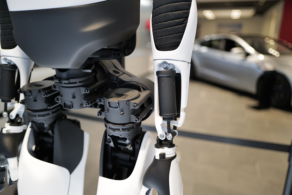 イーロン・マスク「サイバーキャブとテスラボットの初期生産は苦悶するほど遅くなるだろう」。市場の過剰な期待を抑制か