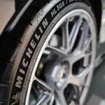 【謎】パンクなしで空気が抜ける？タイヤの「サイレント・リーク」4つの原因と対策とは