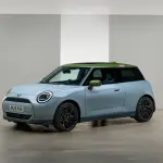まさかミニがここまで売れるとは・・・。MINIの販売が絶好調、とくにEVは10万台超えを達成して3台に1台がBEVの「新時代」へ