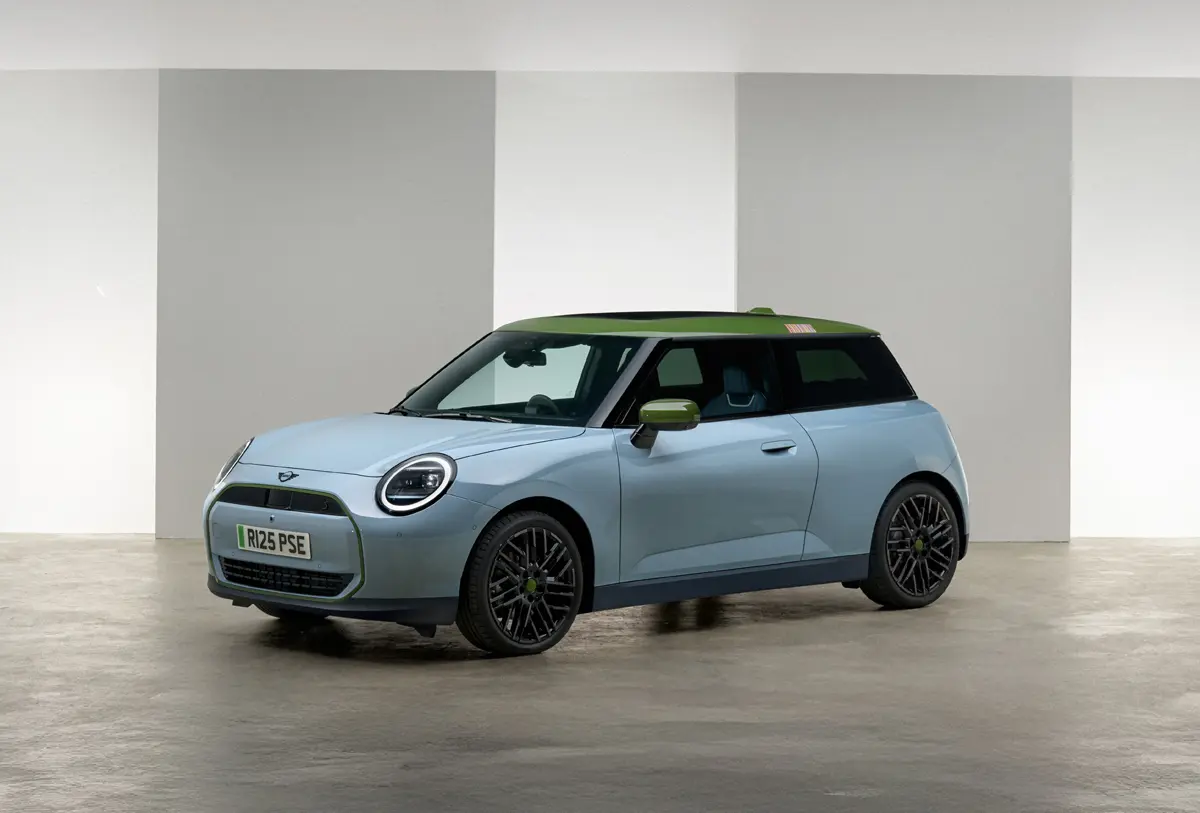 まさかミニがここまで売れるとは・・・。MINIの販売が絶好調、とくにEVは10万台超えを達成して3台に1台がBEVの「新時代」へ