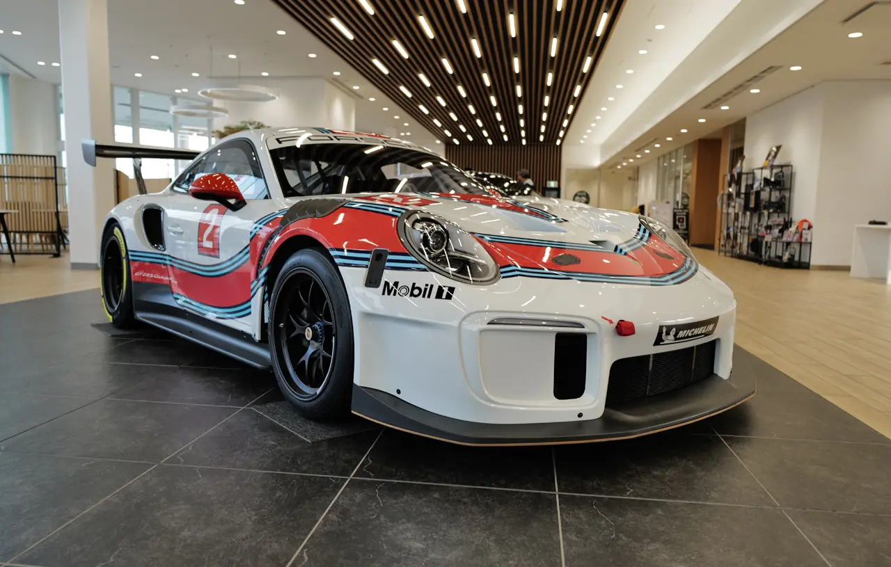 「トヨタディーラーにて」ポルシェ911 GT2 RS クラブスポーツ EVOを見てきた。世界限定200台の超希少モデルがなぜここに【動画】