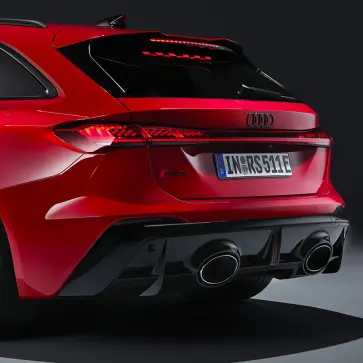 こんなぶっといテールパイプ見たことないな。アウディが新型RS5発表、639馬力の怪物PHEV、V6維持も「車重2.3トン超」ヘ