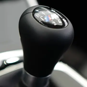 BMW M部門のボス「正直なところ、MTはエンジニア視点だとまったく意味も合理性もありません」。マニュアルトランスミッション消滅へのカウントダウンが始まる