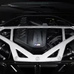 なぜ今、世界中のメーカーが「直列6気筒エンジン」をこぞって復活させているのか？現代ならではの合理的な理由とは