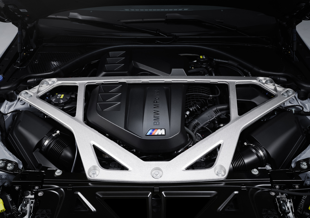 なぜ今、世界中のメーカーが「直列6気筒エンジン」をこぞって復活させているのか？現代ならではの合理的な理由とは