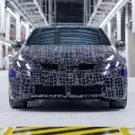 【ついに始動】次世代BMW i3、ミュンヘン工場で先行生産「第一号」がラインオフ。2026年後半の市販開始へ向けて生産体制を整える