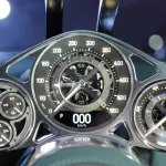 【デジタルへの反逆】ブガッティ「トゥールビヨン」のアナログメーターはこうやって作られる。スイス製高級時計の技を注いだ「走る工芸品」の全貌【動画】