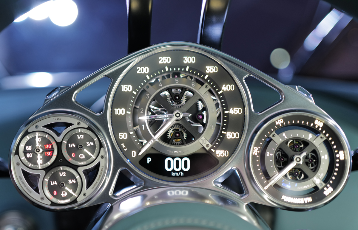 【デジタルへの反逆】ブガッティ「トゥールビヨン」のアナログメーターはこうやって作られる。スイス製高級時計の技を注いだ「走る工芸品」の全貌【動画】