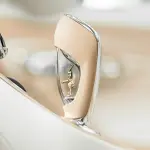 世界に1台の芸術品。ブガッティ W16 ミストラル「ラ・ペルル・レール（希代の真珠）」が公開、ブガッティが示す究極の贅沢とは