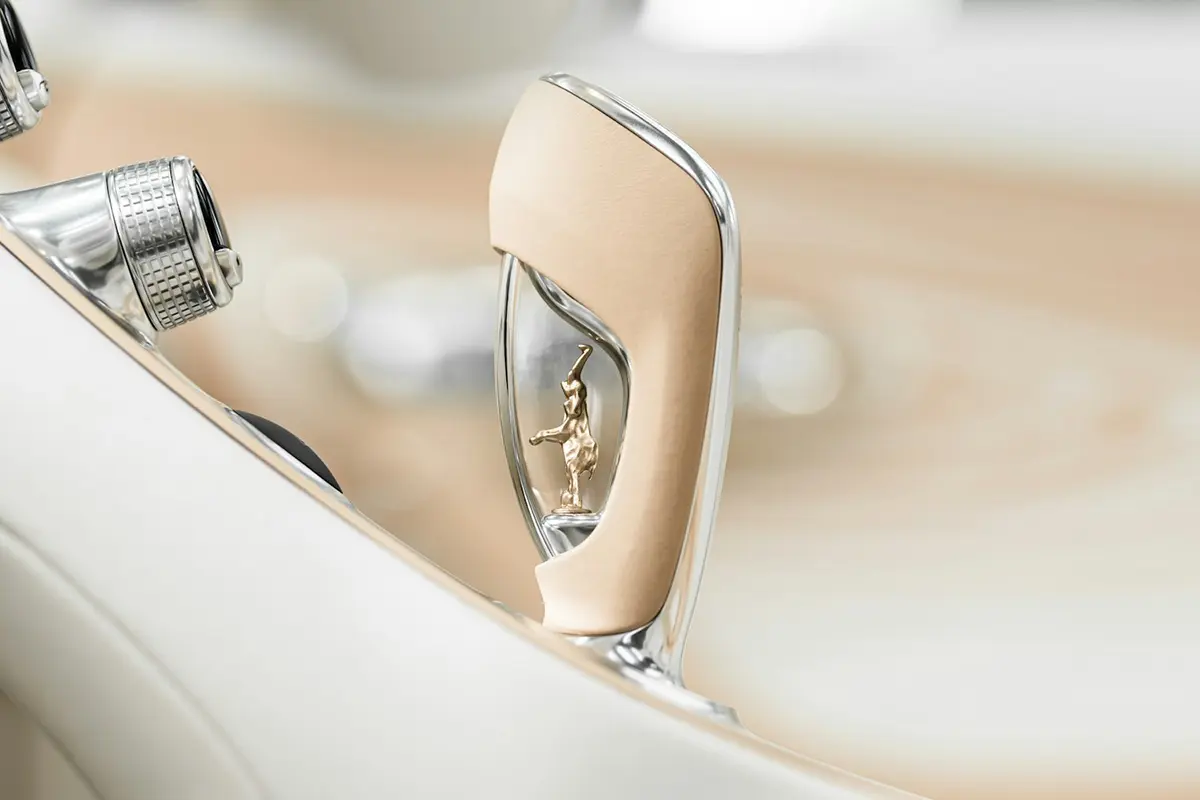 世界に1台の芸術品。ブガッティ W16 ミストラル「ラ・ペルル・レール(希代の真珠)」が公開、ブガッティが示す究極の贅沢とは