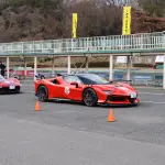 フェラーリ デイトナSP3やSF90 XX、ランボルギーニ レヴエルトにテメラリオ、ロールス・ロイス・スペクターもサーキットを走る。NCCR 2026のスタートから「スペシャルステージ」へ【動画】