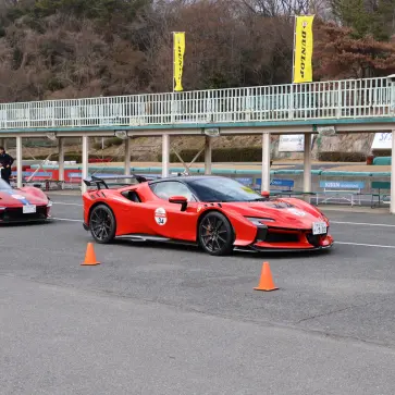 フェラーリ デイトナSP3やSF90 XX、ランボルギーニ レヴエルトにテメラリオ、ロールス・ロイス・スペクターもサーキットを走る。NCCR 2026のスタートから「スペシャルステージ」へ【動画】