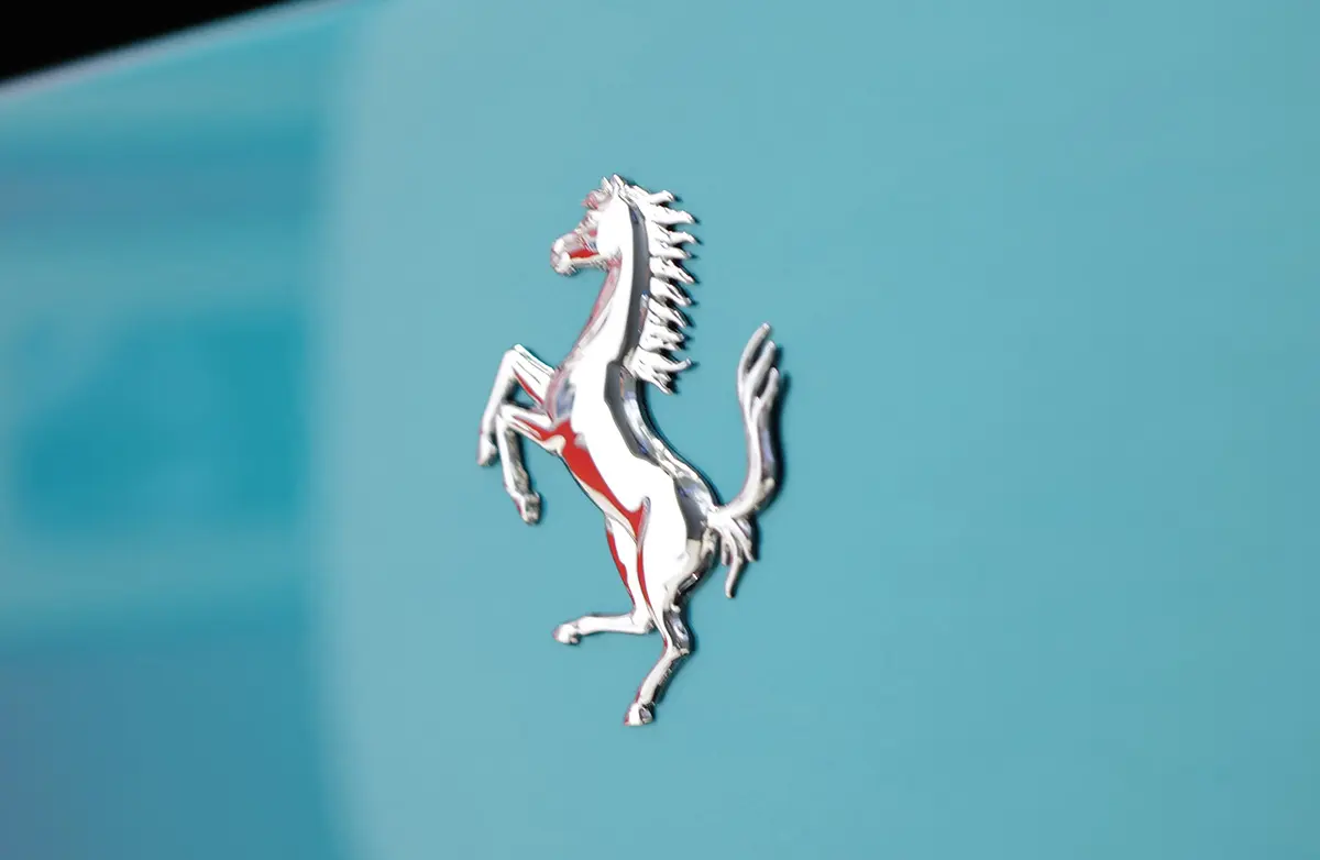 【歴史が動く】フェラーリが3月10日に初のEV「エレットリカ」の内装を公開予定、期待と不安混じりの決算発表も