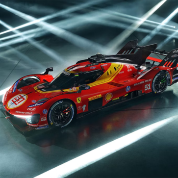 フェラーリが2026年を戦う「499P」を公開。WEC連覇へ向けて伝説のレッドとイエローが進化、伝説の312Pオマージュ