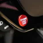 【逆襲の物理ボタン】中国が液晶画面を「規制」へ。安全のため主要部位の制御には物理スイッチが義務化されることに