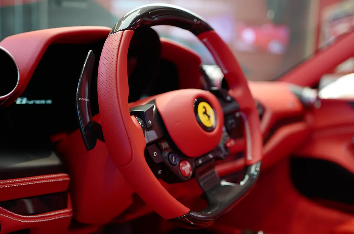 「パワステ」の登場は1951年。いまや「重ステ」は完全に過去のもの、「ステア・バイ・ワイヤ」導入でステアリングホイールは「コントローラー」へと向かう未来を考える