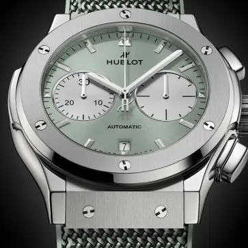 ウブロ「クラシック・フュージョン クロノグラフ チタニウム セージグリーン」登場。気品漂う45mmの新境地