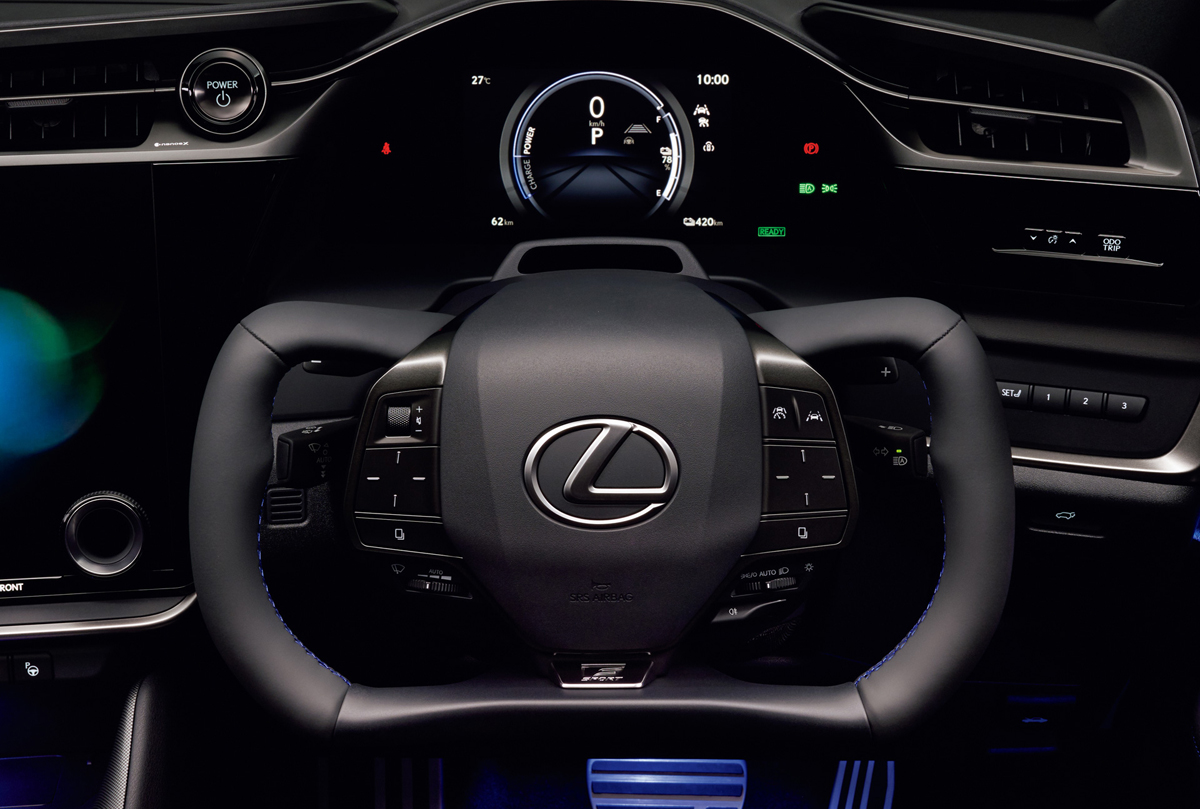 【衝撃】テスラ・レクサス風ステアリングホイールが消える?中国が「ハーフ(ヨーク型)ステアリング」を2027年から実質禁止へ