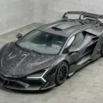 マンソリーがランボルギーニ・レヴエルトのコンプリートカー「カーボナードX（Carbonado X）」最新作を発表。内装には「ダマスカス鋼」風素材