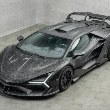 マンソリーがランボルギーニ・レヴエルトのコンプリートカー「カーボナードX（Carbonado X）」最新作を発表。内装には「ダマスカス鋼」風素材