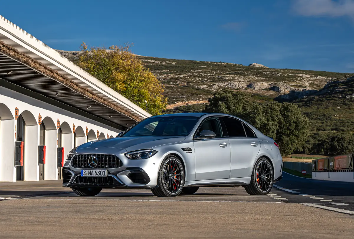 【公式発表】4気筒版メルセデスAMG C63がついに廃止、短命に終わる。後継モデルは「直6」へと回帰、ファンの声が動かした「苦渋の決断」とは