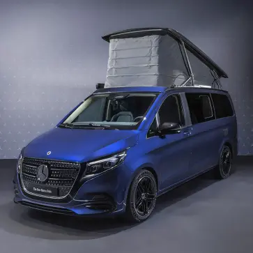 【究極のグランピング】「キャンプ仕様」メルセデス・ベンツ、マルコポーロに新型登場。“動く最高級ホテル”の実態とは