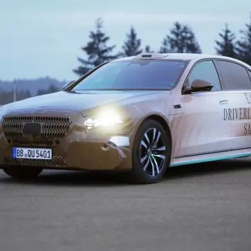 メルセデス・ベンツが放つ「究極のロボタクシー」が凄い。Sクラスが”運転手なし”で走る時代の幕開け、「なぜSクラスでなければならないのか」