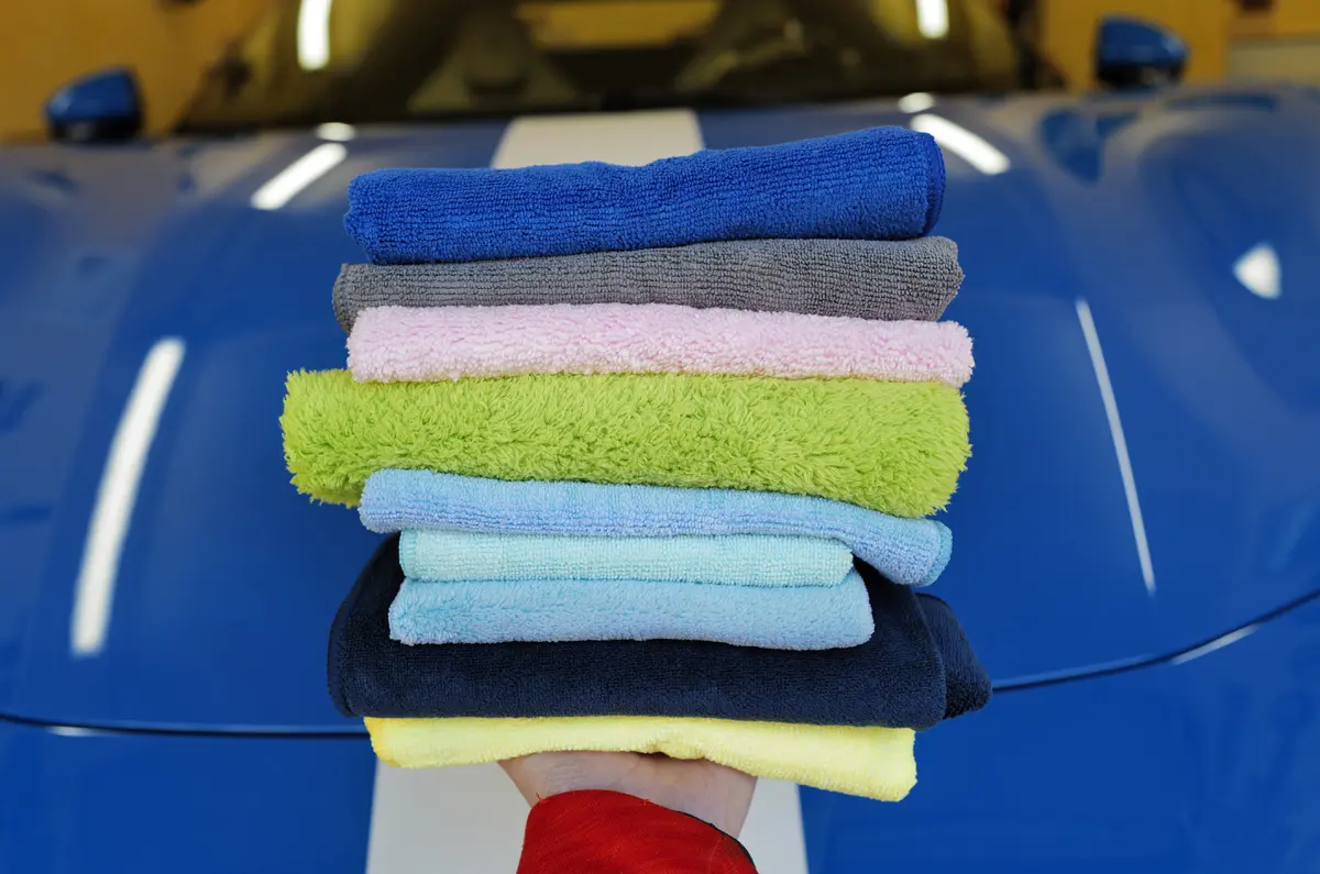「マイクロファイバータオル」はどれも同じじゃない？愛車を傷つけない「GSM」と「配合率」の真実。ボディやホイールなど部位によって使い分けるべし