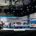 「充電」ではなく「バッテリー交換式」を自社のEVに選んだ中国NIO。電池交換速度で世界記録を更新、「0.5秒に1台」の交換が完了する驚異のスピードを実現