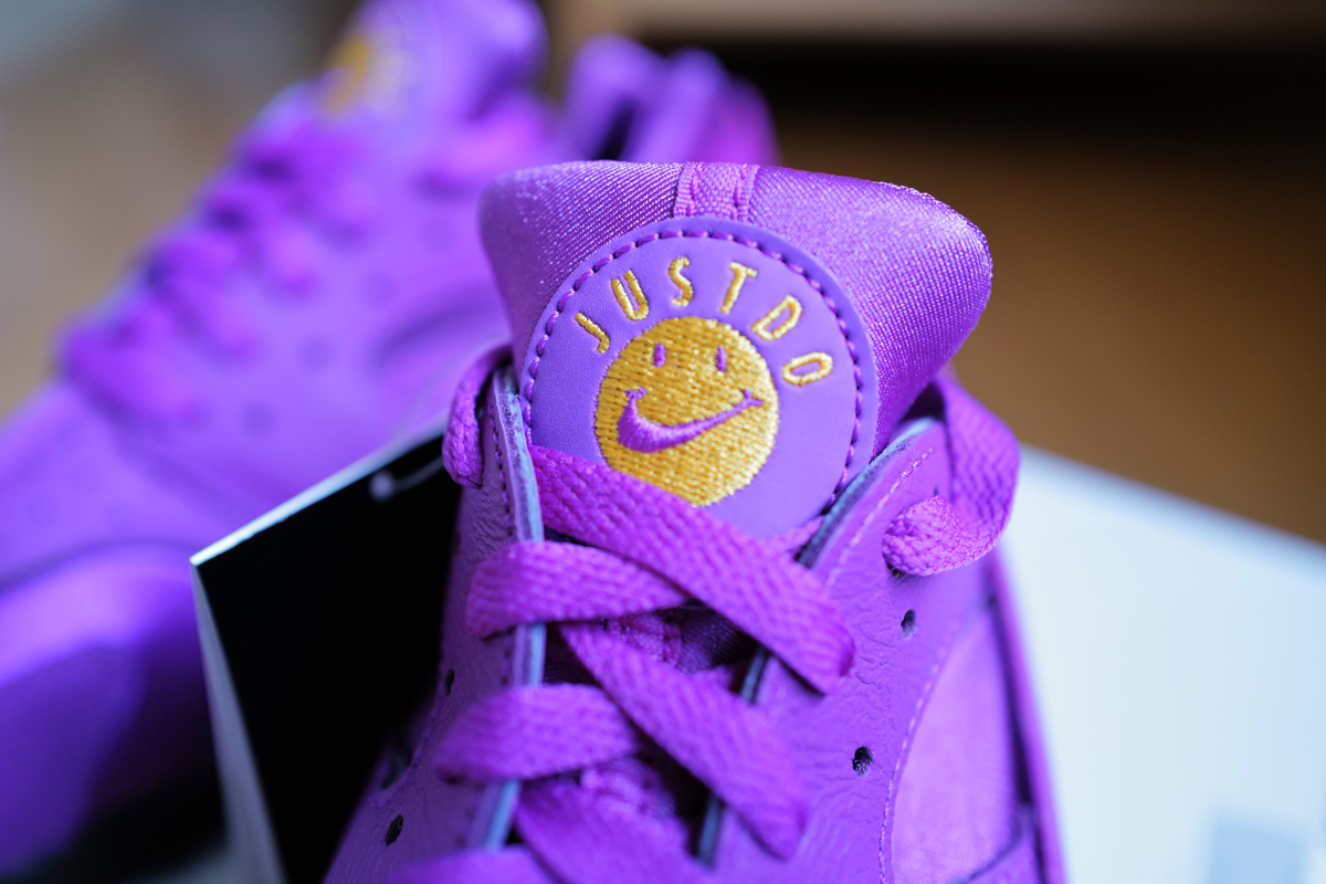 ナイキのカスタムスニーカー製作サービス「Nike by YOU」にてオーダーしていた「エアハラチ」が届く。もちろんフェラーリと同じ「パープルにイエロー」