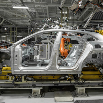 ポルシェ史上最強モデル、1,156馬力のカイエンEVがついに生産開始。日本だと「意外に安い」1335万円から