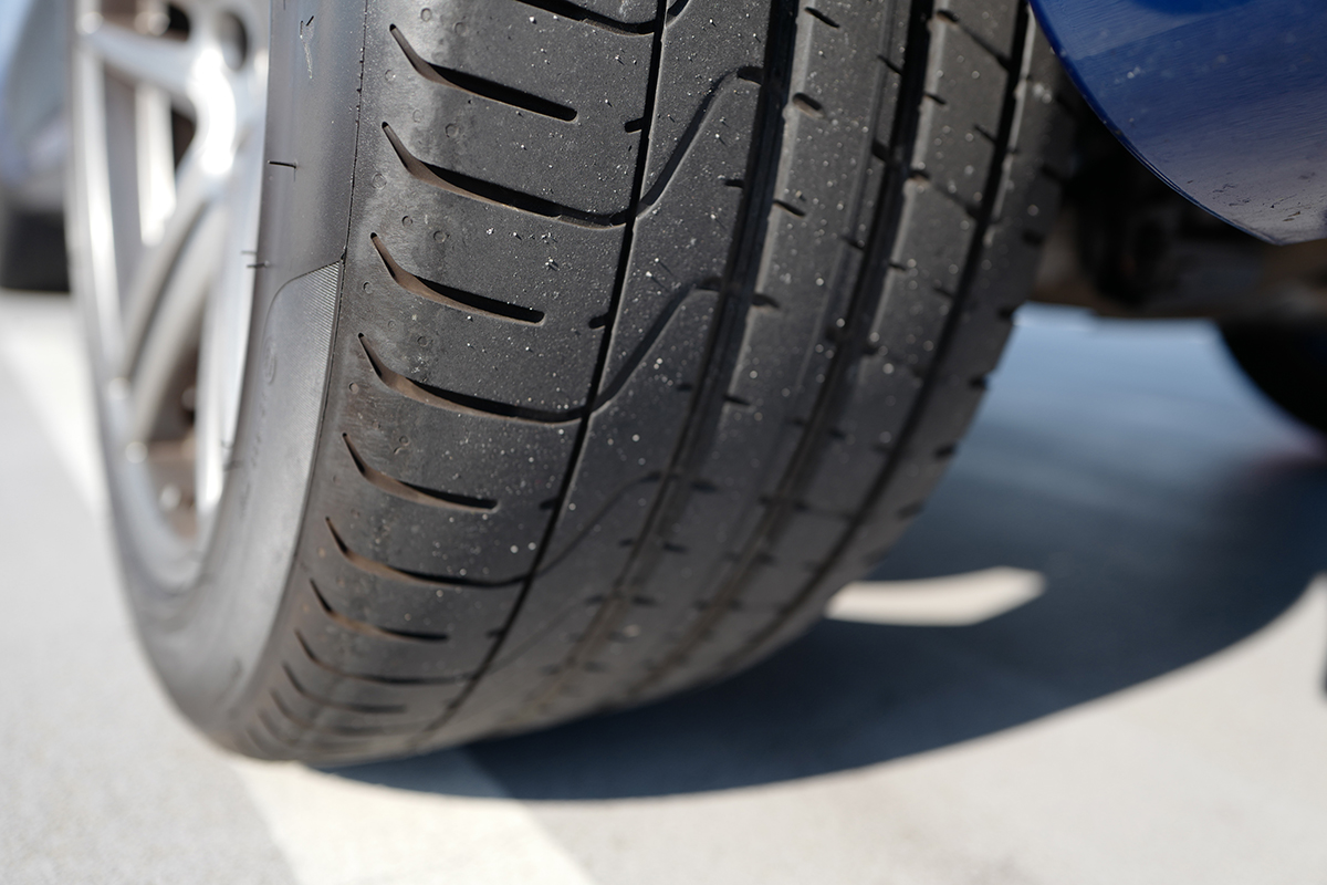 タイヤの溝が残っていても要注意。サイドウォールのひび割れ「ドライロット（オゾンクラック）」の恐怖と対策