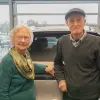 結婚70周年のお祝いは「人生初のポルシェ」。90代でポルシェデビュー、フル加速で地元の若者を「置き去り」に