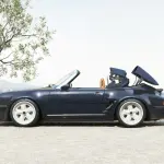 【究極の空冷】シンガーが放つ「911カブリオレ」が美しすぎた。レッドブルのF1技術で剛性175%アップ、420馬力のオープンエア・モンスター