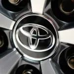 【衝撃】トヨタが社長「わずか3年で」交代。緊急記者会見にて新社長に近健太氏が就任すると発表、何があったトヨタ・・・。