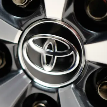 【衝撃】トヨタが社長「わずか3年で」交代。緊急記者会見にて新社長に近健太氏が就任すると発表、何があったトヨタ・・・。