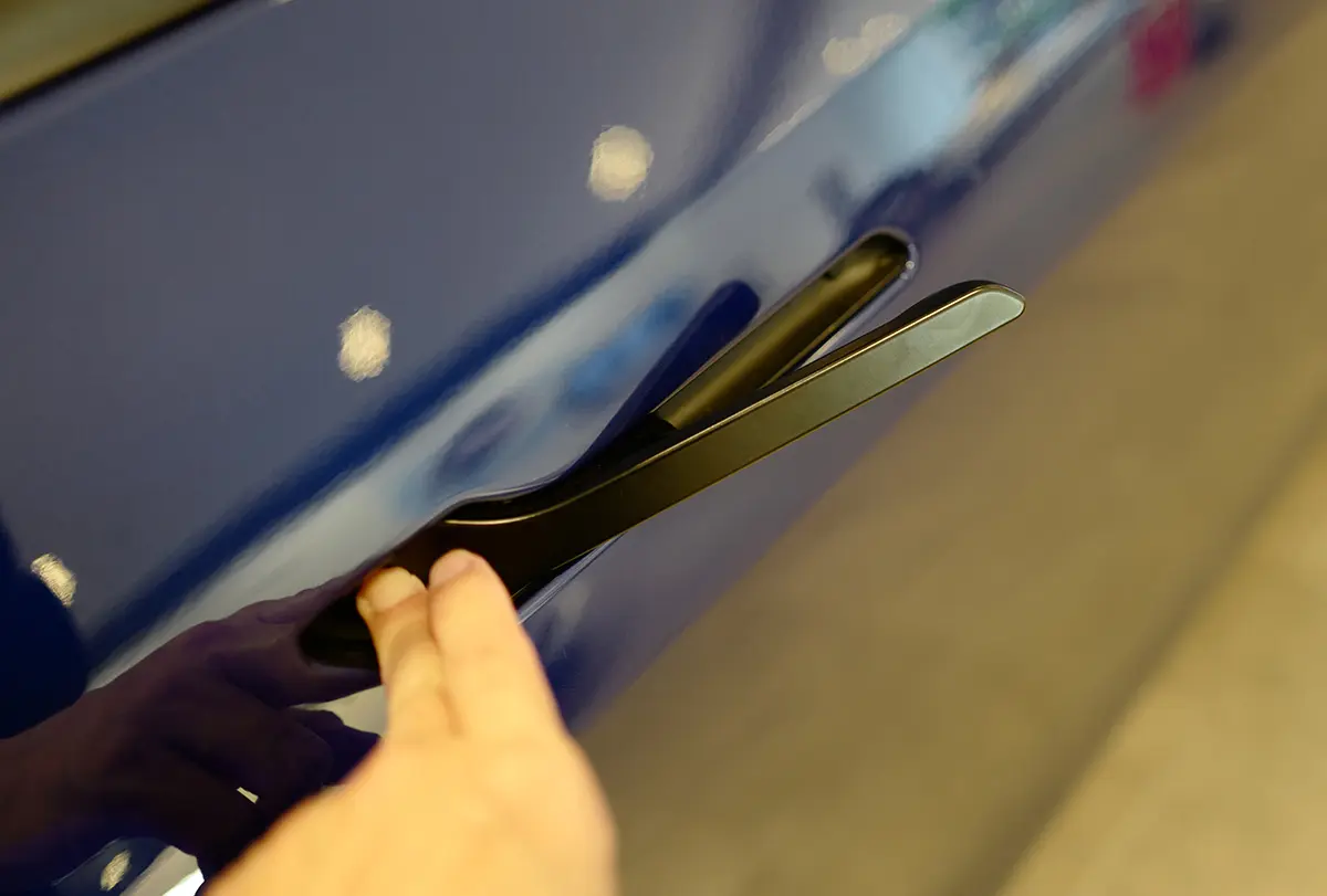 EVの60％に採用される隠しドアハンドルがついに「正式に禁止」。中国の強硬規制で世界のEVデザインが大きく変わる可能性