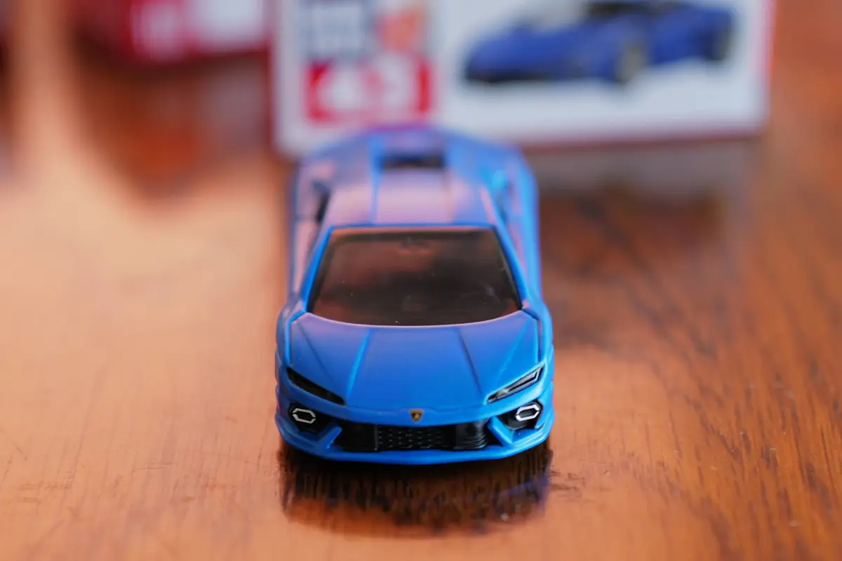 トミカ「ランボルギーニ レヴエルト」を買う。同社のランボルギーニ製品は全般的に品質が高く、トミカはランボルギーニに対して特別な情熱を抱いているのかも