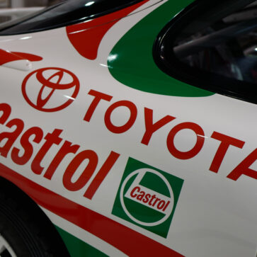 【復活確定か】トヨタ新型「GRセリカ」プロトタイプが突如出現。偽装されたクーペスタイルのラリーカーがテスト中、2027年WRC参戦へ