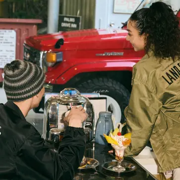 トヨタ「ランドクルーザーコレクション」に新作追加。魅力的な「ランクルマット」が発売されるも「踏み絵」のようでボクはちょっと踏めないな