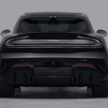 990馬力、最高速300km。シャオミの新型高性能SUV「YU7 GT」の詳細が明らかになり、ポルシェはもちろんフェラーリすらも「射程圏内」に収めるようだ