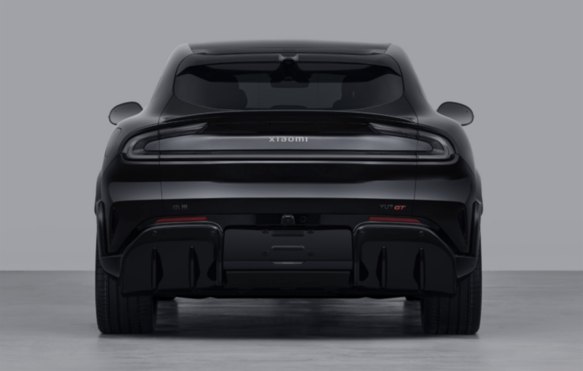 990馬力、最高速300km。シャオミの新型高性能SUV「YU7 GT」の詳細が明らかになり、ポルシェはもちろんフェラーリすらも「射程圏内」に収めるようだ