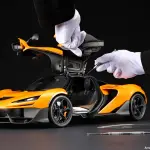 【驚愕】373万円のミニカー。アクティブエアロが動く「マクラーレンW1」1/8モデルがスゴかった。さすが新車のGR86以上の値段だけはある【動画】