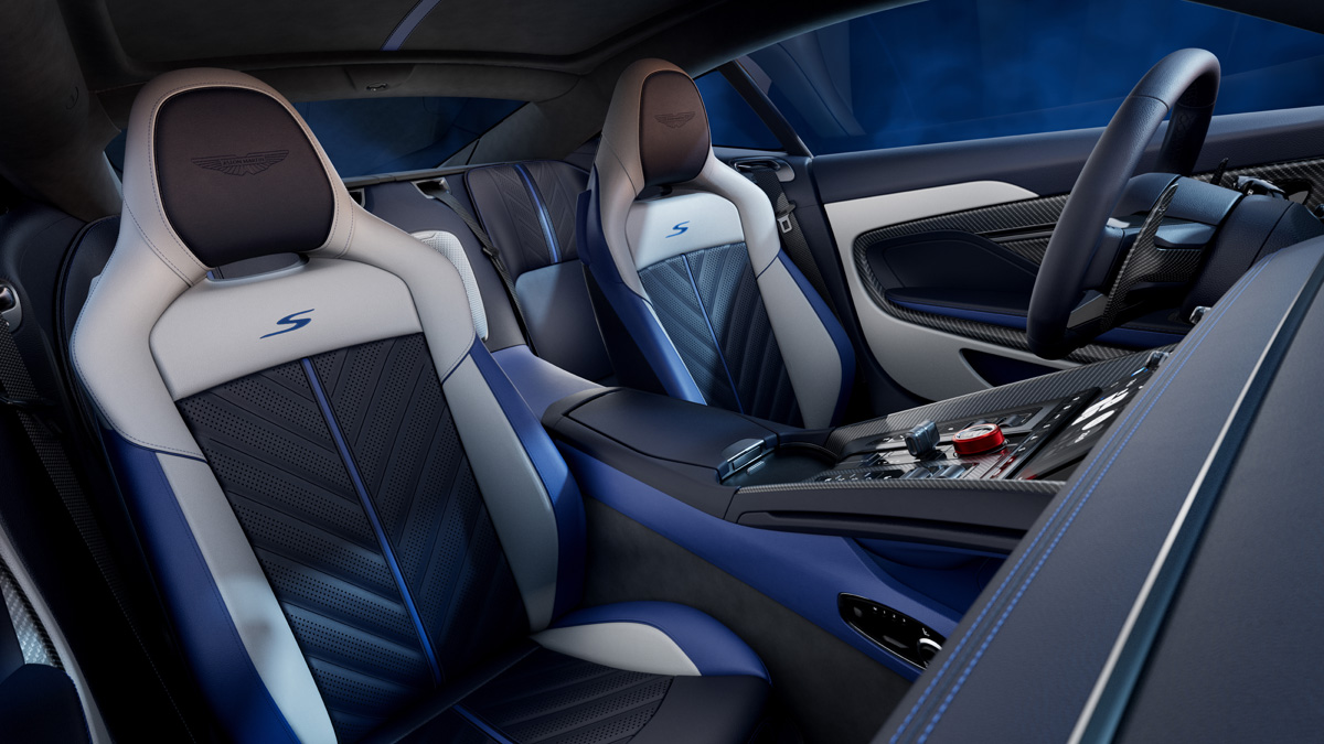 アストンマーティンDB12S インテリアの公式フォト（シート）