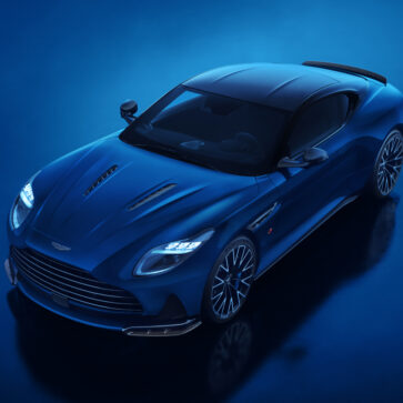 アストンマーティンDB12S 斜め前からの公式フォト