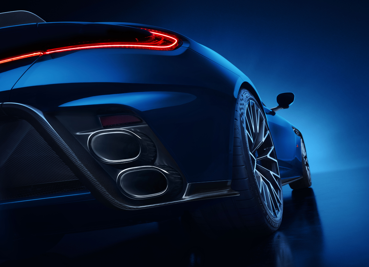 アストンマーティンDB12S クワッドテールパイプ