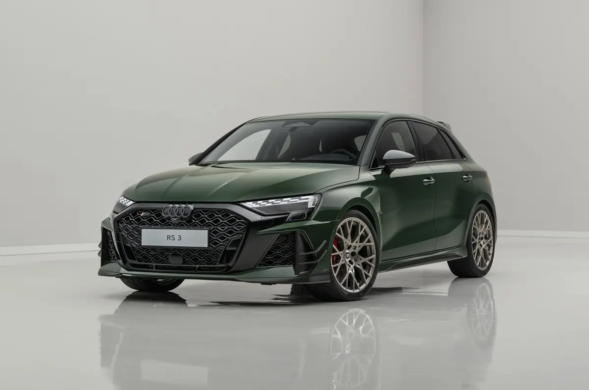 アウディRS3 コンペティションリミテッド「スポーツバック」マラカイトグリーン、フロント斜め前