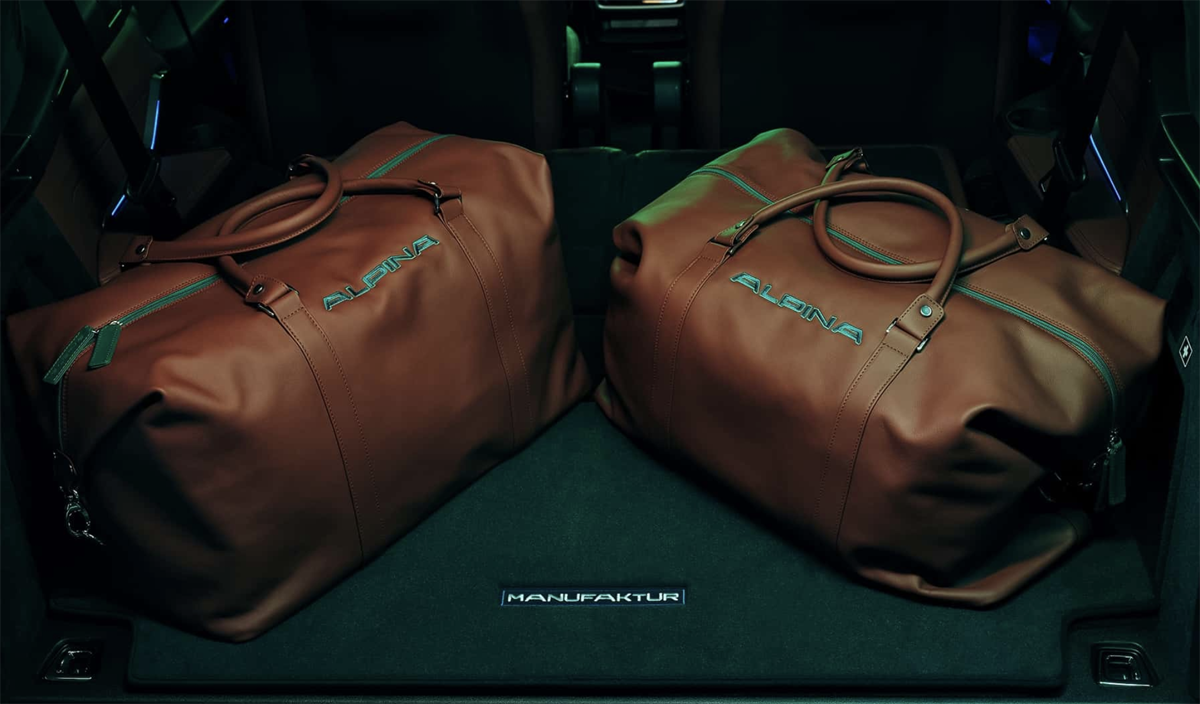 アルピナのフラッグシップ、XB7の最終限定モデル、「XB7 マヌファクトゥーア」に付属するバッグ