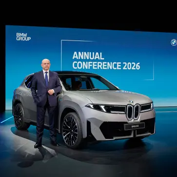 BMWの2026年年次カンファレンスにて、BMW iX3のフロント