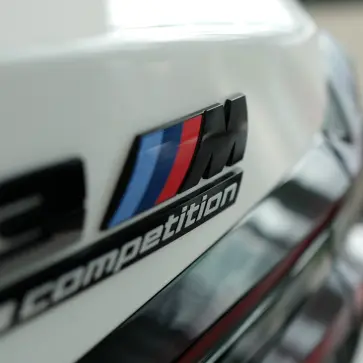 BMWが「あえて」シングルターボを選ぶ理由とは?ツインターボ神話を覆す驚異の効率性を考察する。直6にこだわり続けたからこそ可能となった真実とは